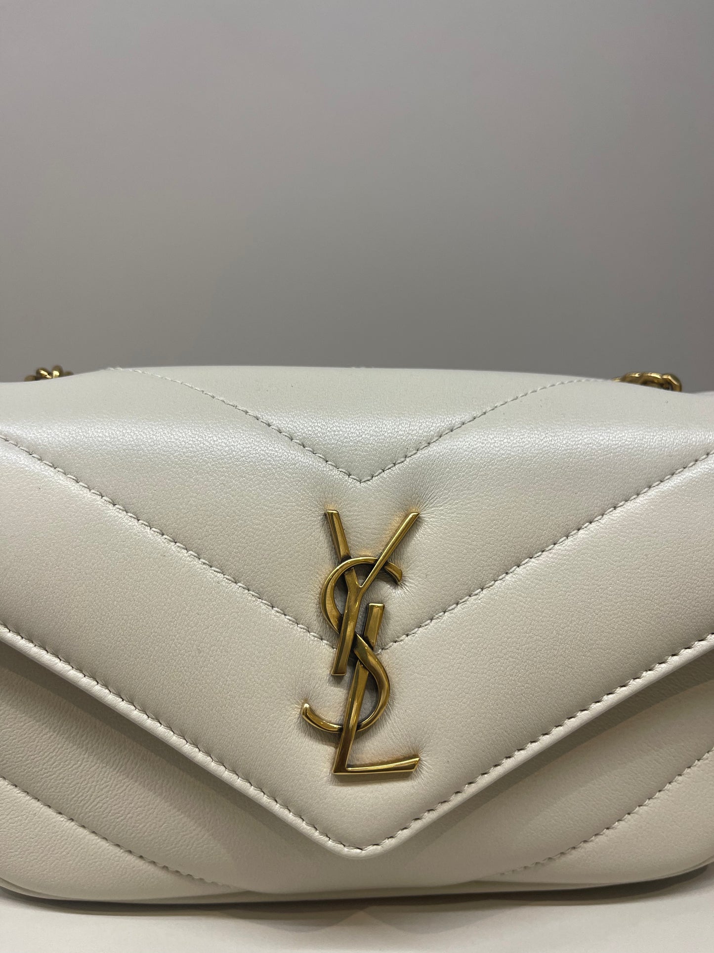SAINT LAURENT LOULOU BAG IN WHITE WITH GOLD TONE HARDWARE